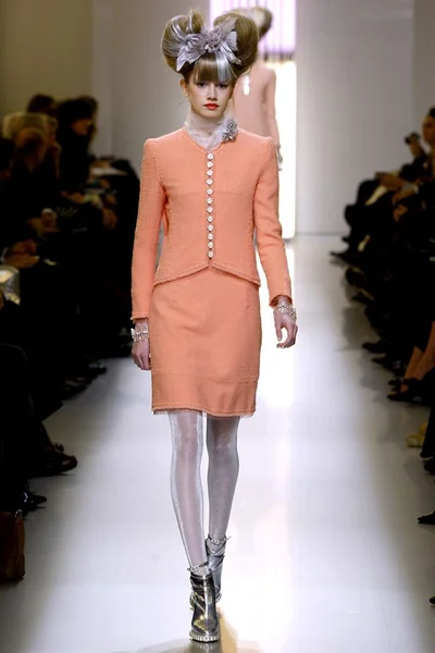 Look 10